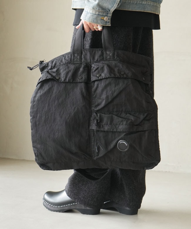 C.P.COMPANY(シー・ピー・カンパニー)Nylon B Lens Shoulder Bag