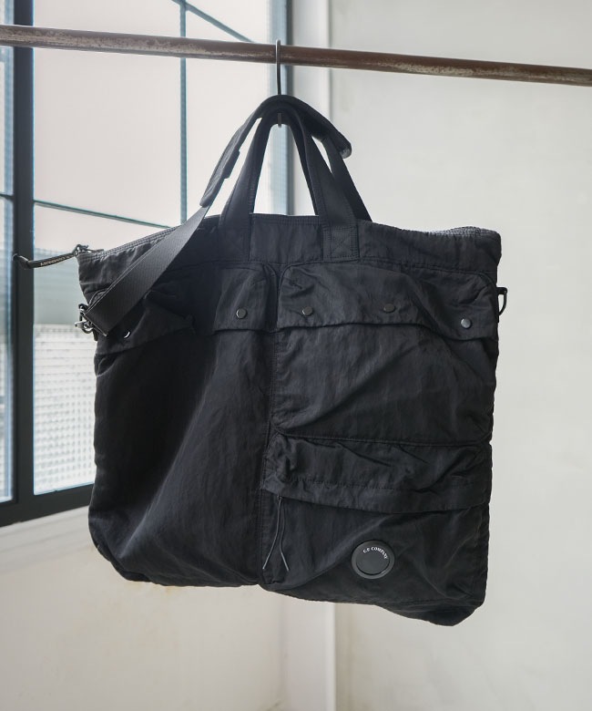 C.P.COMPANY(シー・ピー・カンパニー)Nylon B Lens Shoulder Bag