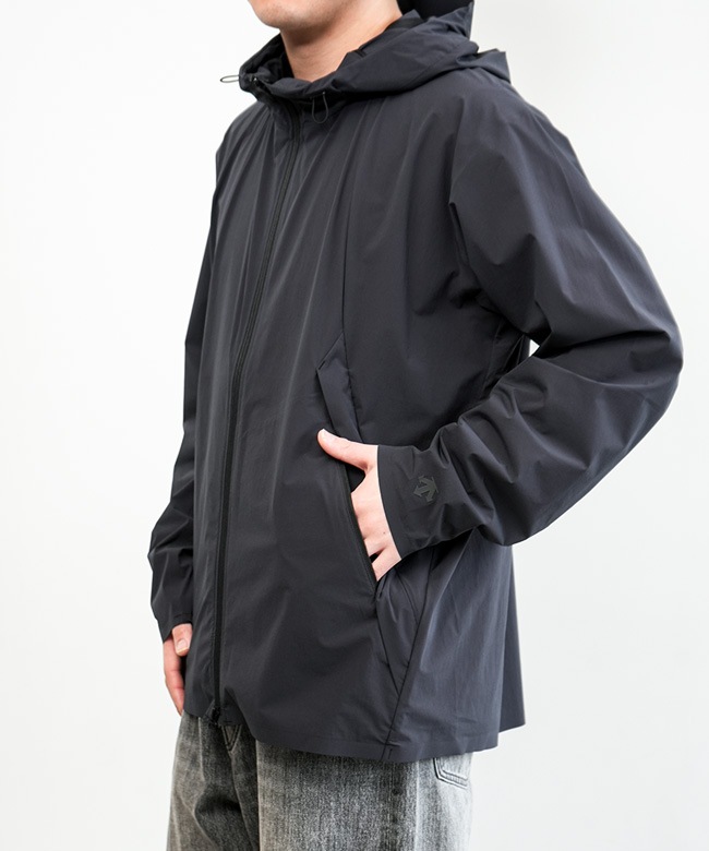 【美品】DESCENTE ALLTERAIN 薄手ジャケット パッカブル M 美品】DESCENTE ALLTERAIN 薄手ジャケット パッカブル M