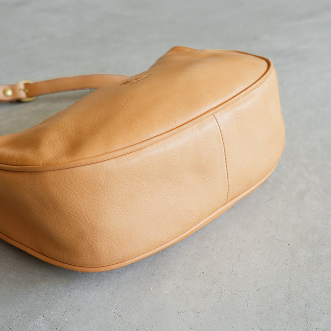 ◇【国内正規販売店】(5412300411)IL BISONTE(イルビゾンテ)Crescent