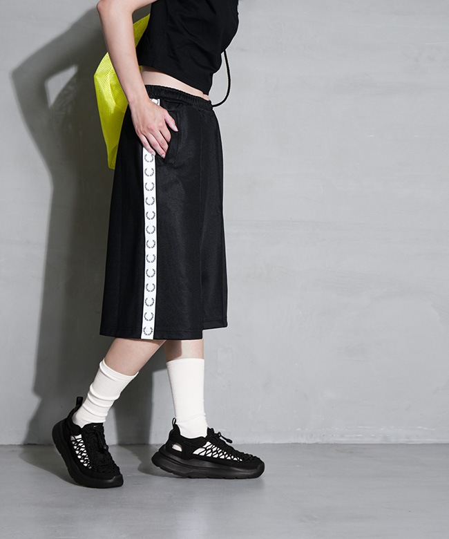 FRED PERRY(フレッドペリー) Taped Track Shorts テープライントラック