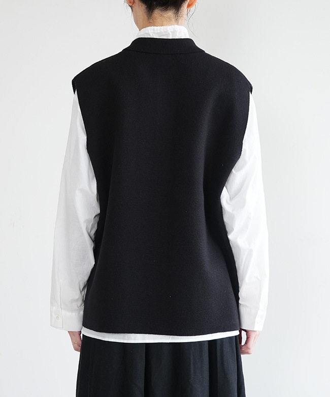 【新品タグ付】mizuiro ind ミズイロインド 襟付きワイドベスト 黒 SALE 40%OFF】[4-220089]mizuiro ind(ミズイロインド)襟付きワイド