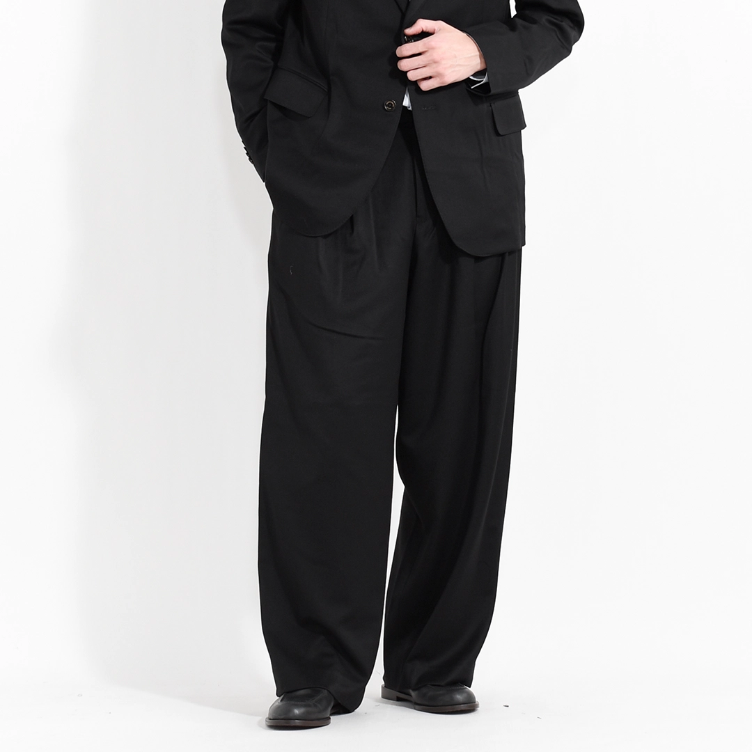 [a26a13pt02c]MARKAWARE (マーカウェア)Super 200's Wool Triple Pleated Wide Trousers(スーパー200'sウールサテントリプルプリーテッド ワイドトラウザーズ)
