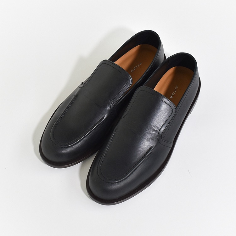 AUTTAA アウッタ スリッポン フラットシューズ AUTTAA アウッタ スリッポン レザー フラットシューズ “Gypsy
