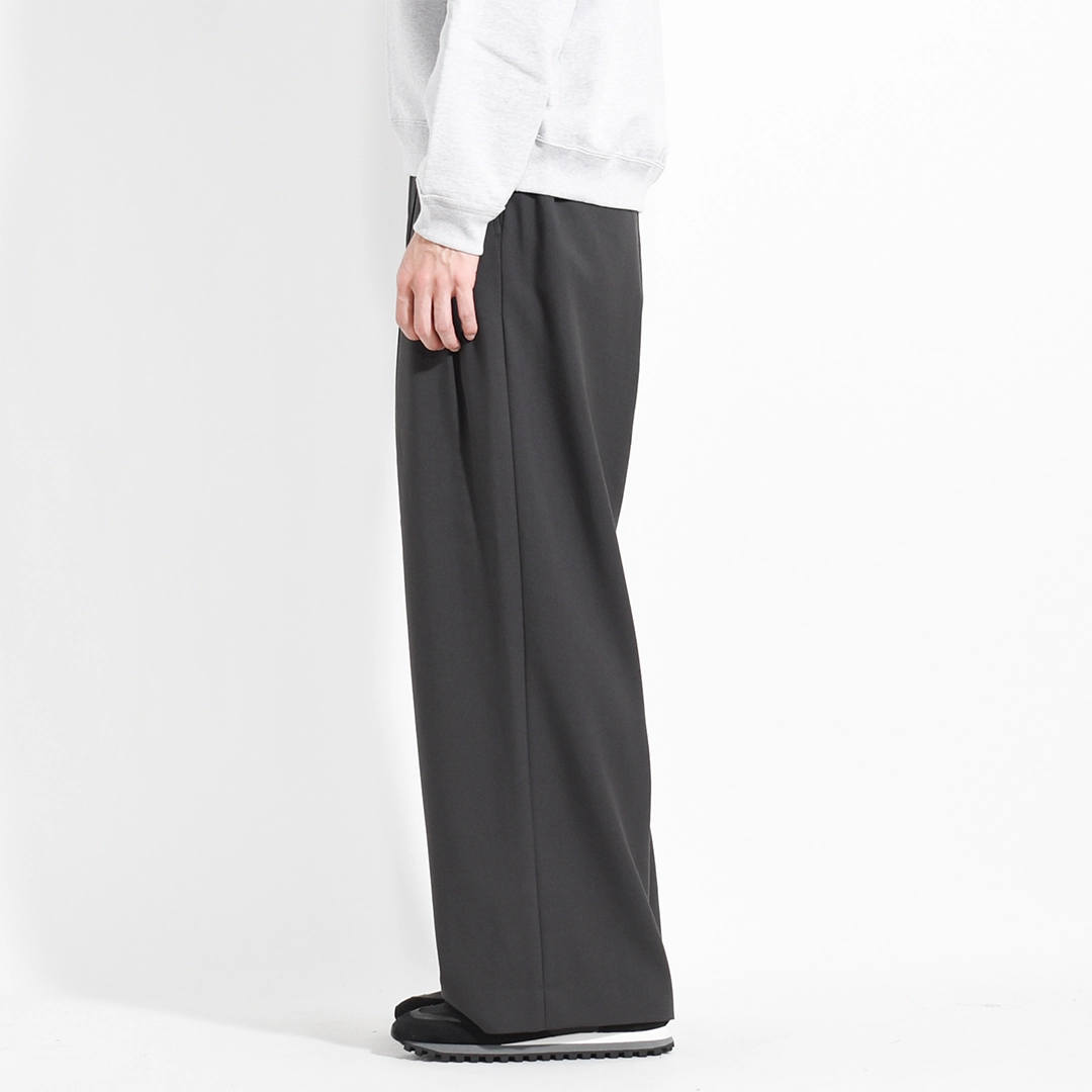 [m26c06pt01c]marka(マーカ) Recycled Polyester Wool Gabardine Double Pleated Baggy Trousers(リサイクルポリエステルウールギャバジン / ダブルプリーテッドバギートラウザーズ)の商品画像