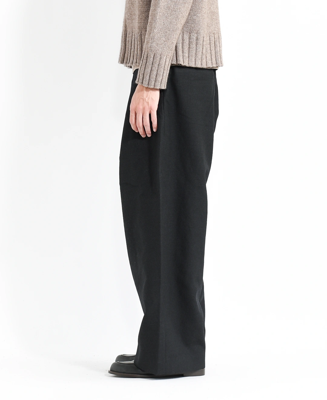 m25c12pt01c]marka(マーカ) Tumbled Wool Serge Two Tuck Baggy