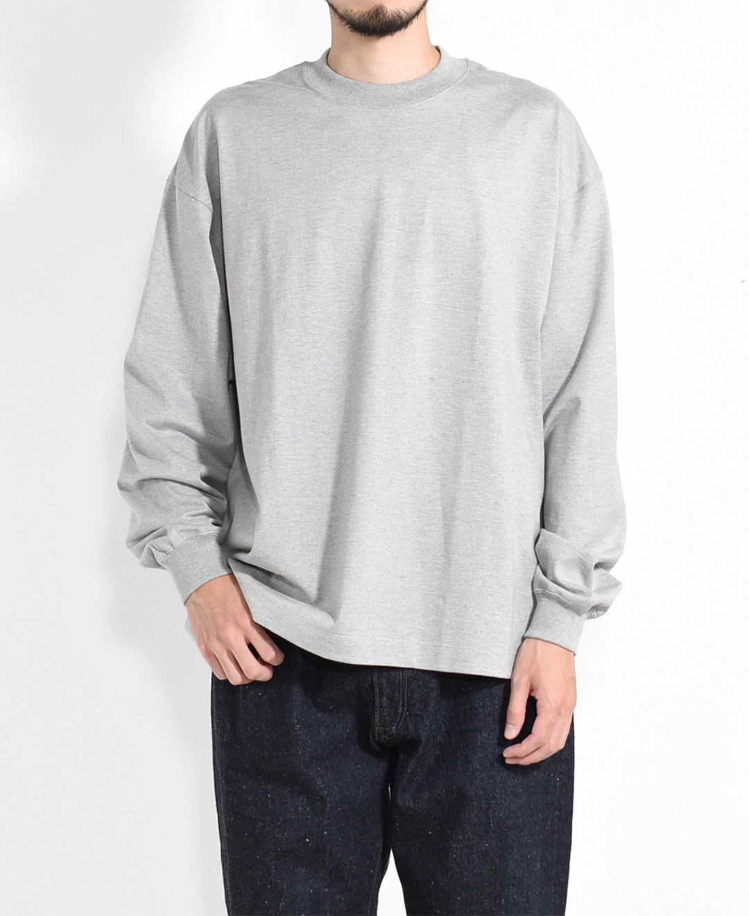 キャビスパ メルナージュ ヒュンメル》のグリーンのスニーカーがいい差し色！冬こそセットアップ