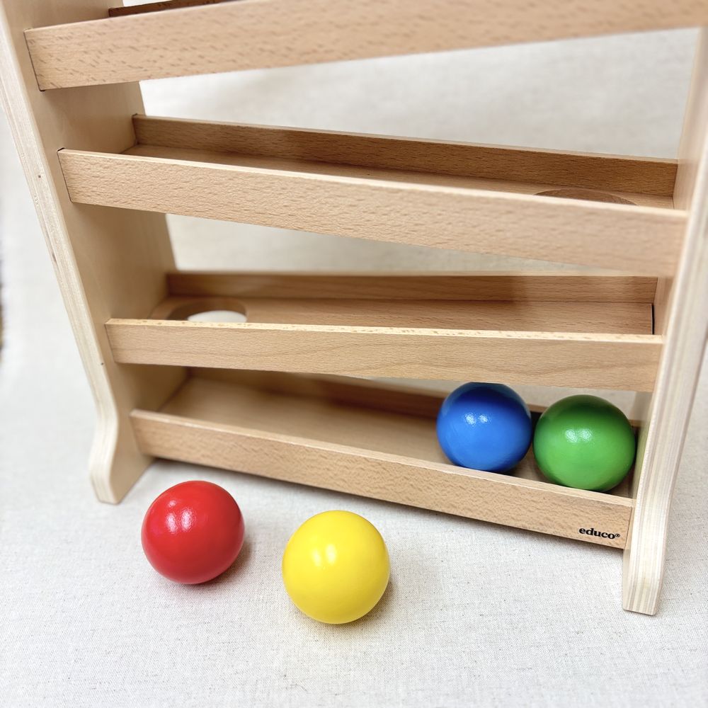 エデュコ educo トラックボール ボール落とし Follow the Ball 木のおもちゃ 木製玩具 知育玩具 モンテッソーリ教育 おしゃぶり 乳幼児 赤ちゃん ０歳 １歳 2歳 はじめての木のおもちゃ 追視 目で追う 幼稚園 保育園