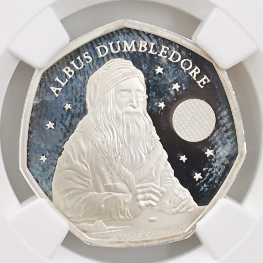 ����� 2023 �ѹ� �ϥ꡼���ݥå����ȸ��Ԥ���25��ǯ ����Х�������֥�ɥ� 50�ڥ� ��� �ץ롼�� NGC PF 64 UC �ǹ���� ̤���ѡ�����̤������ ��Ȣ�� �����ꥹ ��� ������1��Τ�