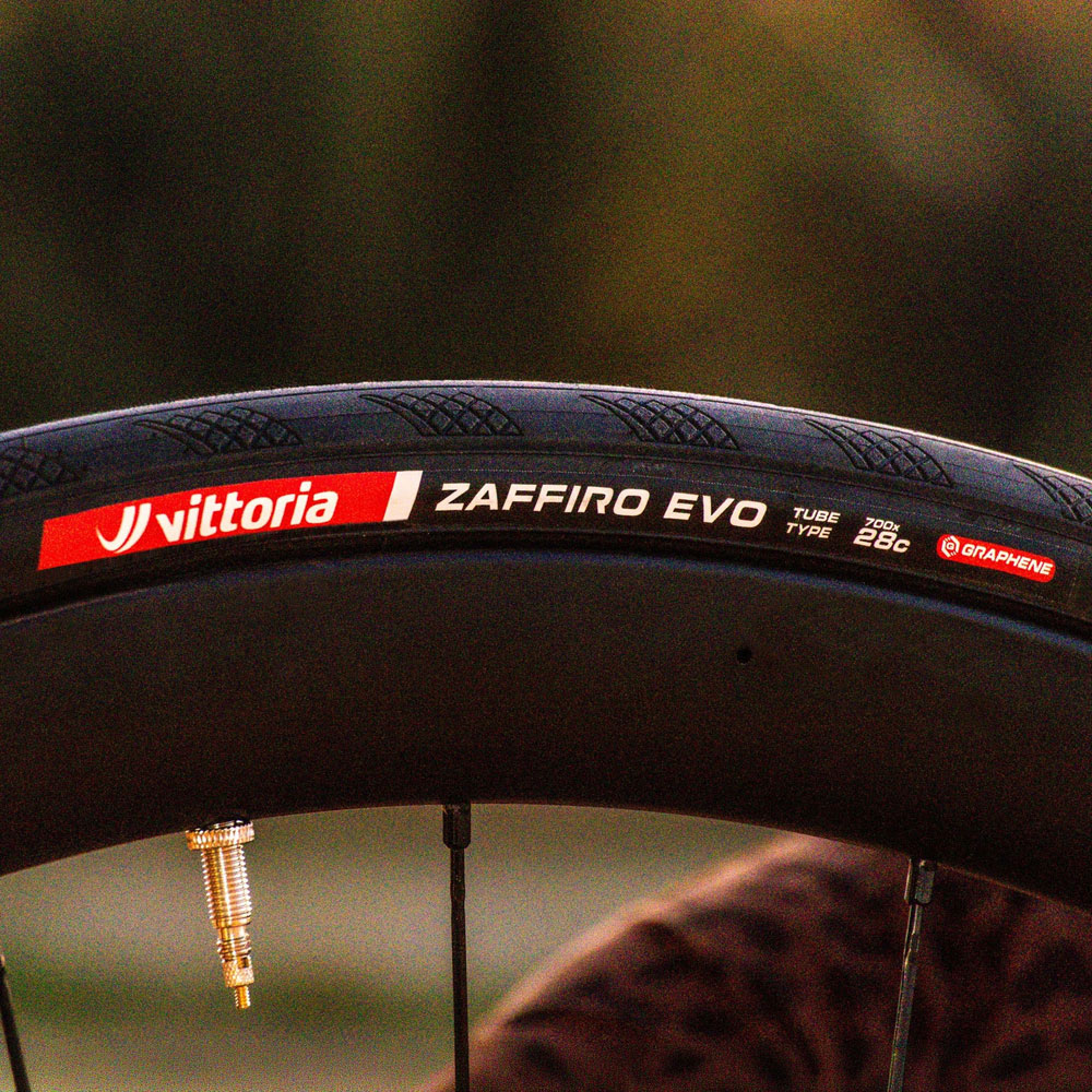 ビットリア ZAFFIRO EVO 700×32C クリンチャー ブラック/パラサイド