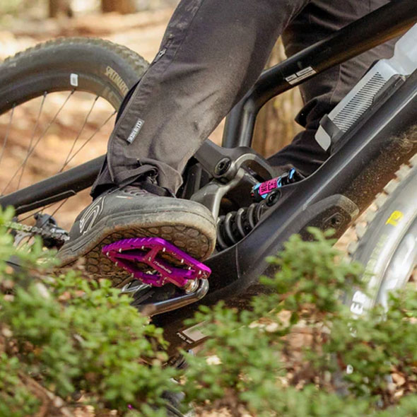 ウルフトゥース Ripsaw オレンジ ペダル | マウンテンバイクパーツ
