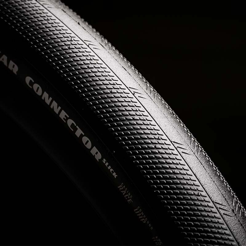 グッドイヤー CONNECTOR SLICK 700×40C チューブレスレディ ブラック
