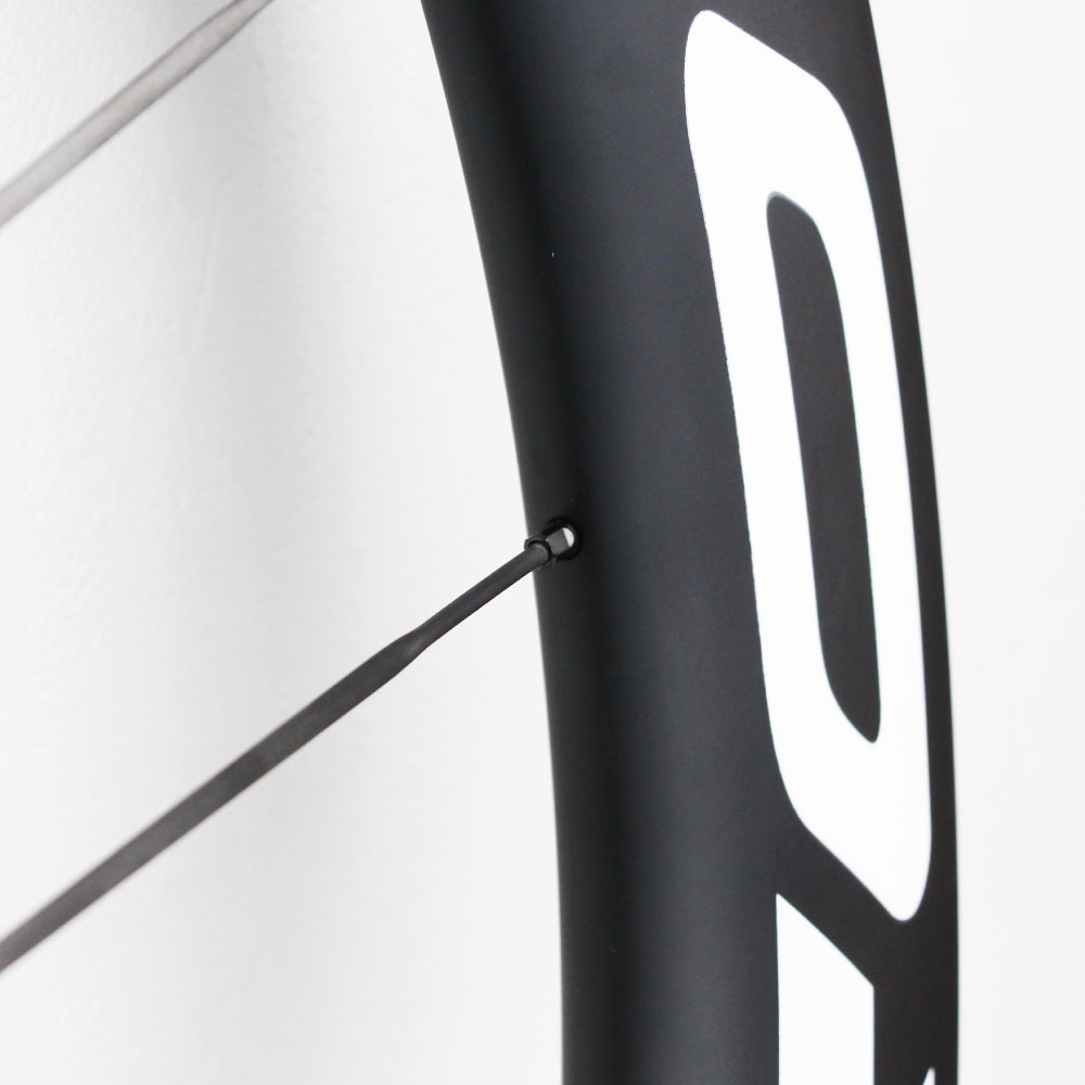 カーボンホイール　 前後セット最終値下げ アドベンチャーライディングに最適な耐久性の高いカーボン製グラベル