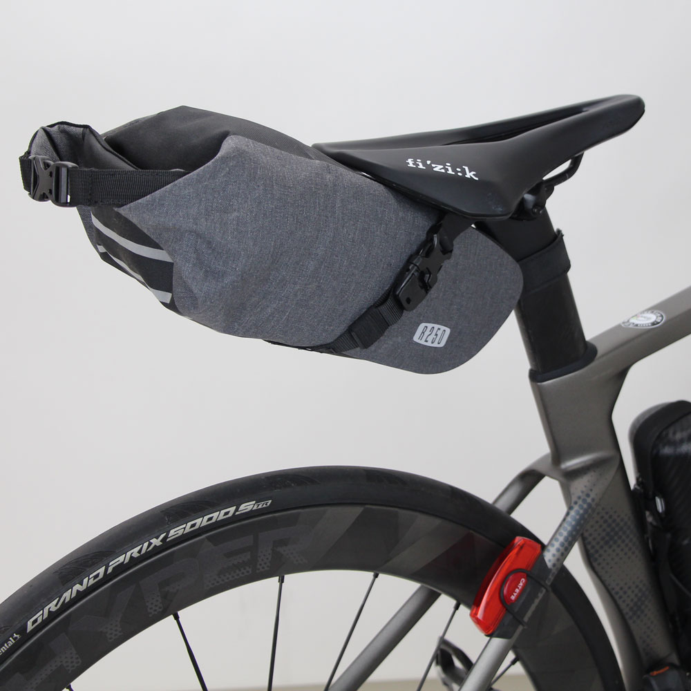 APIDURA 防水サドルバッグ　9ℓ APIDURA 防水サドルバッグ 9L 【公式通販】