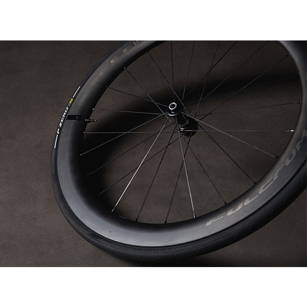 ピレリ P ZERO RACE TLR RS TEAM EDITION 700×28C チューブレスレディ