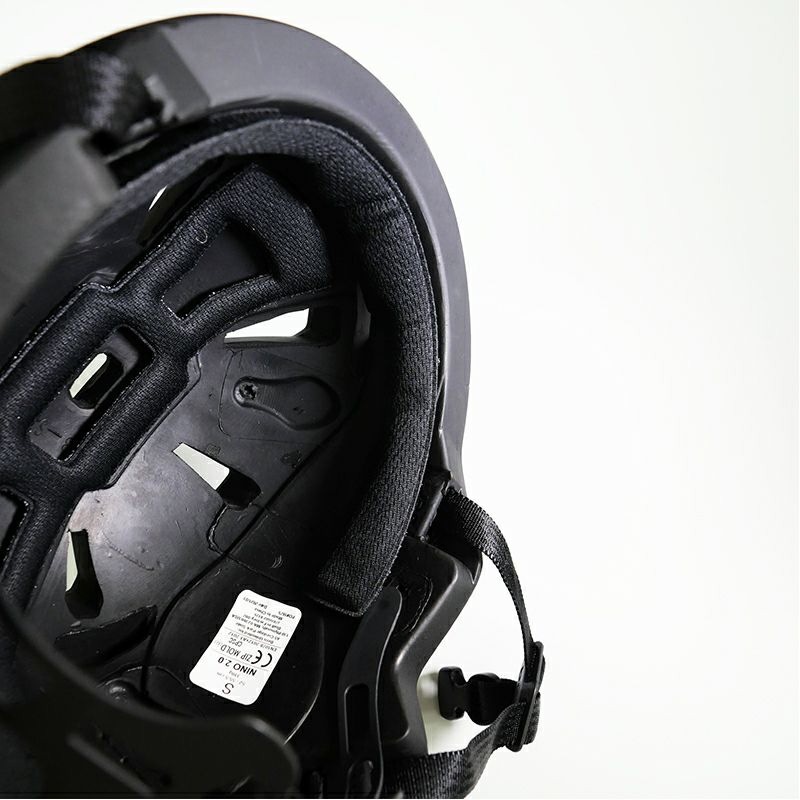 バーン NINO2.0（ニーノ2.0） マットブラック キッズヘルメット