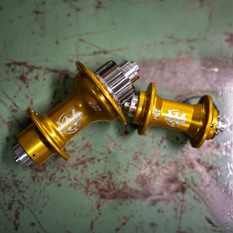 ホワイトインダストリーズ MET リアハブ ゴールド QR X 112MM AXLE