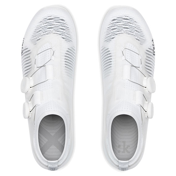 フィジークVENTO VEGA CARBON WHT 39.5 fi'zi:k フィジーク VENTO VEGA CARBON (ヴェント ベガ カーボン） ホワイト