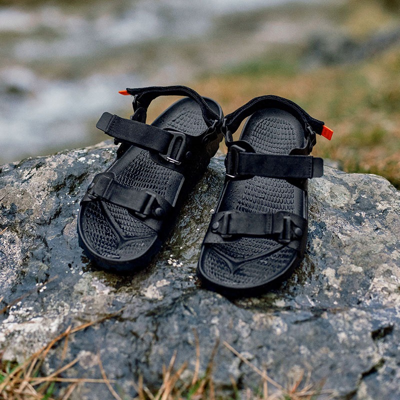 クオック QUOC x Restrap Sandal ブラック | シューズ,その他