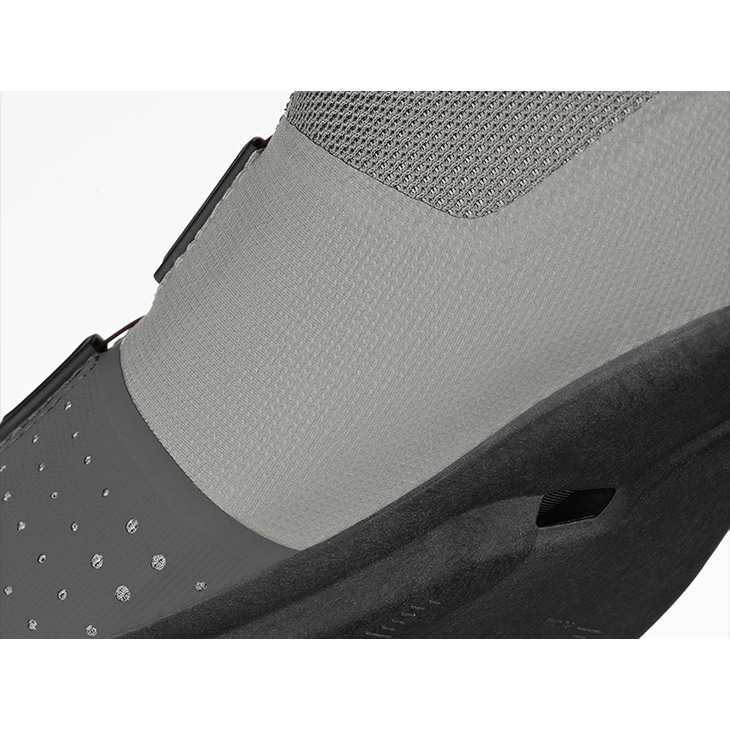 fi'zi:k ブラック/レッド シューズ R4 fi'zi:k ブラック/レッド