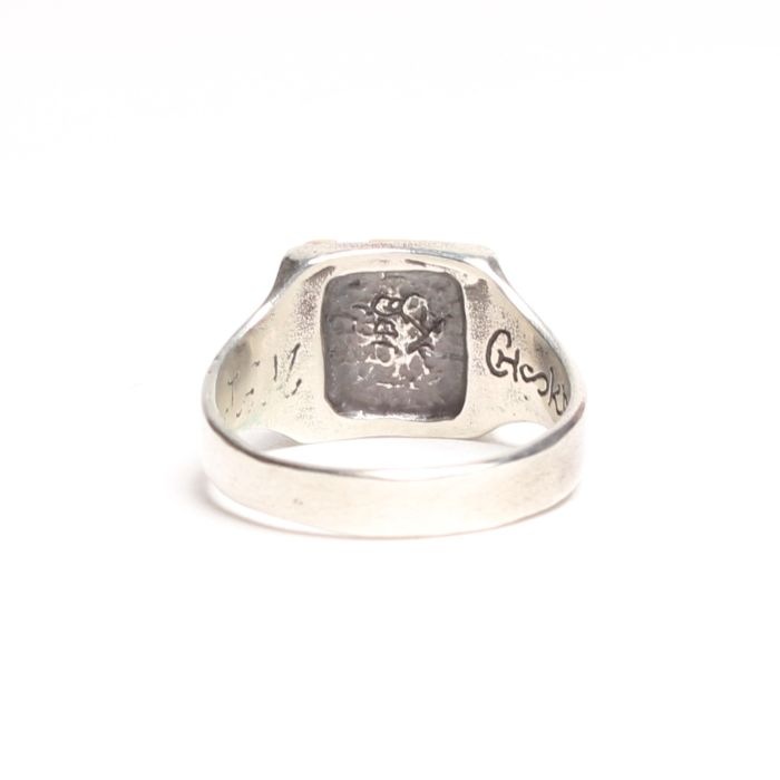 ICON SIGNET RING SWASTIKA