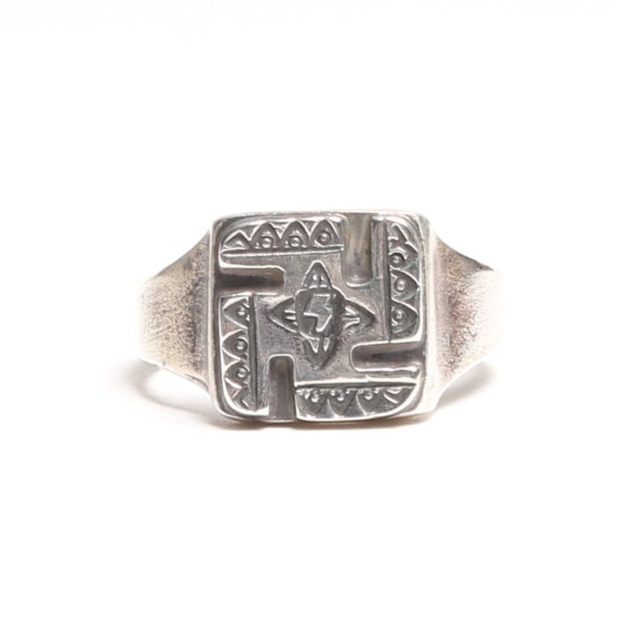 ICON SIGNET RING SWASTIKA