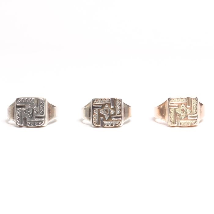 ICON SIGNET RING SWASTIKA