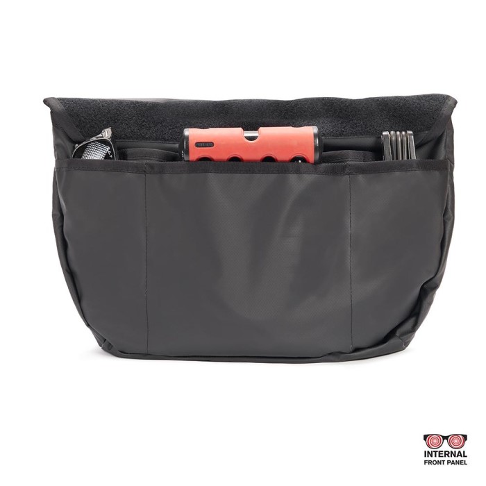 SIMPLE MESSENGER BAG