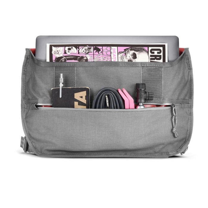 SIMPLE MESSENGER BAG