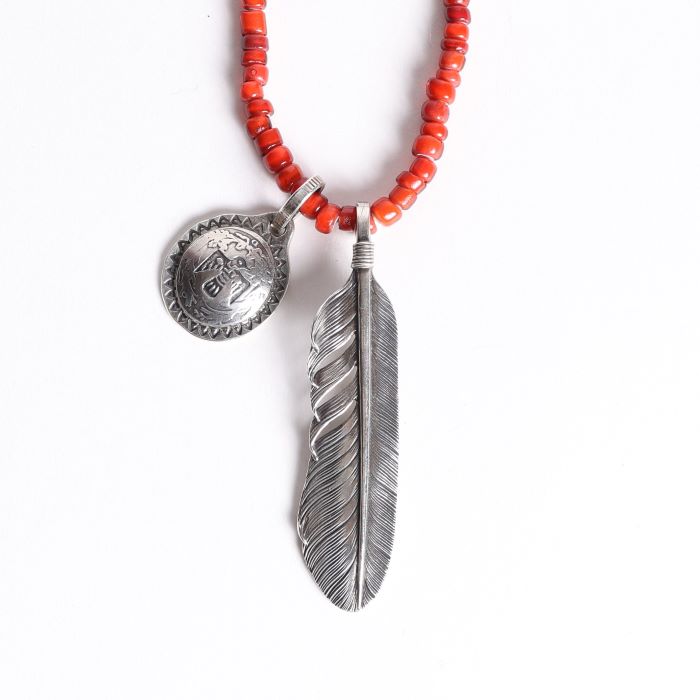 MIDDLE FEATHER SET DEADSTOCK ANTIQUE WHITE HEARTS 