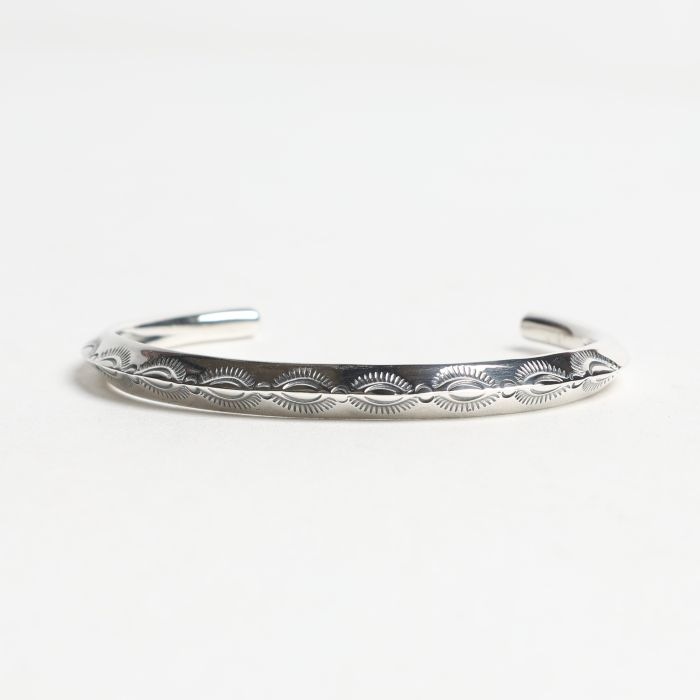 BR-0093 LADIE��S THIN TRIANGLE BRACELET (LEAF)