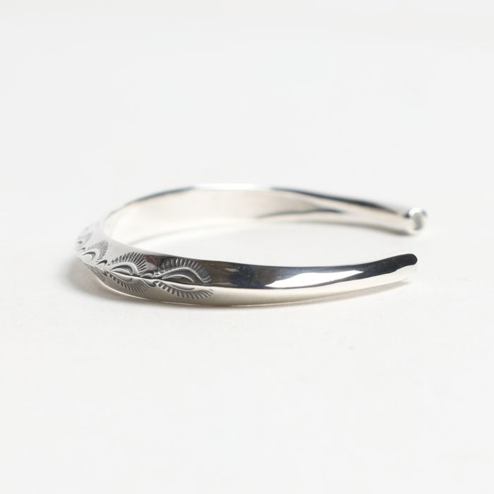 BR-0093 LADIE��S THIN TRIANGLE BRACELET (LEAF)