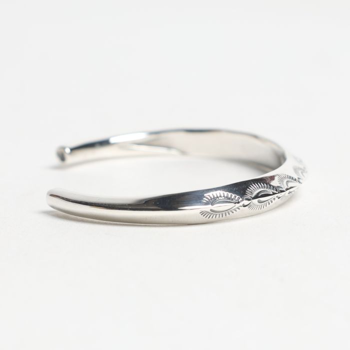 BR-0093 LADIE��S THIN TRIANGLE BRACELET (LEAF)