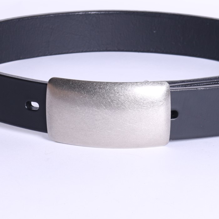PLATE BUCKLE BENDS LEATHER BELT