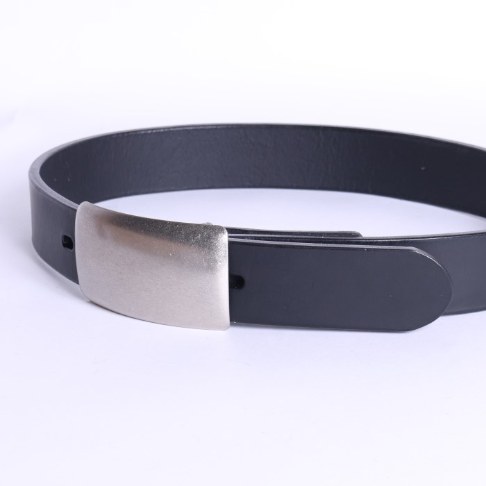 PLATE BUCKLE BENDS LEATHER BELT