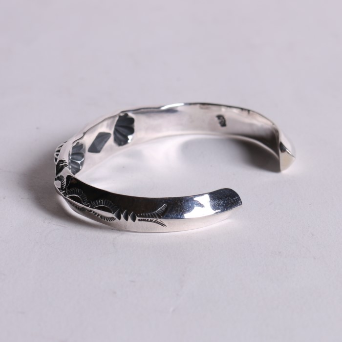 BR-0164 FLAT TRIANGLE BANGLE 2 SHELL