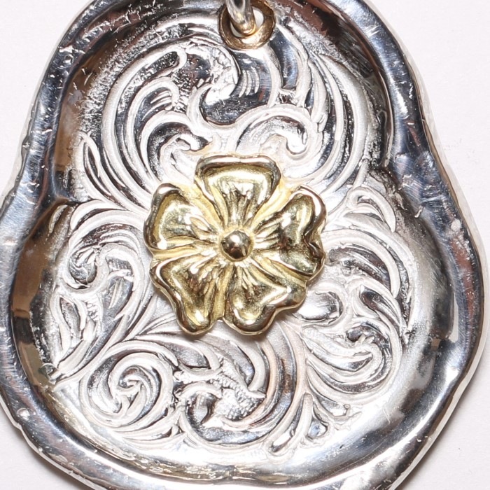 NL-0171 KARAKUSA ROSE DARUMA PENDANT NO.171