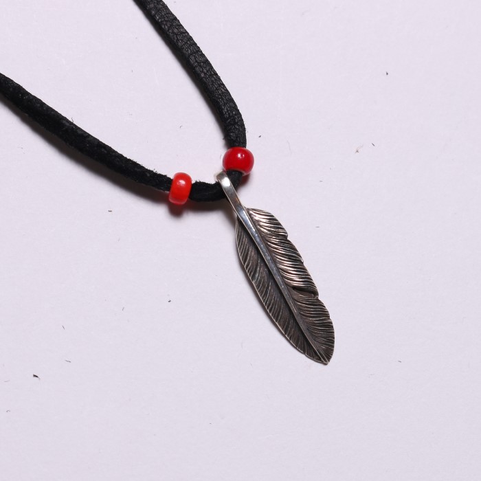 HALF DOLLAR FEATHER RIGHT C-18R