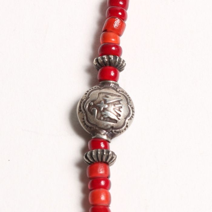 24.26 ANTIQUE BEADS��THUNDERBIRD BEADS NECKLACE