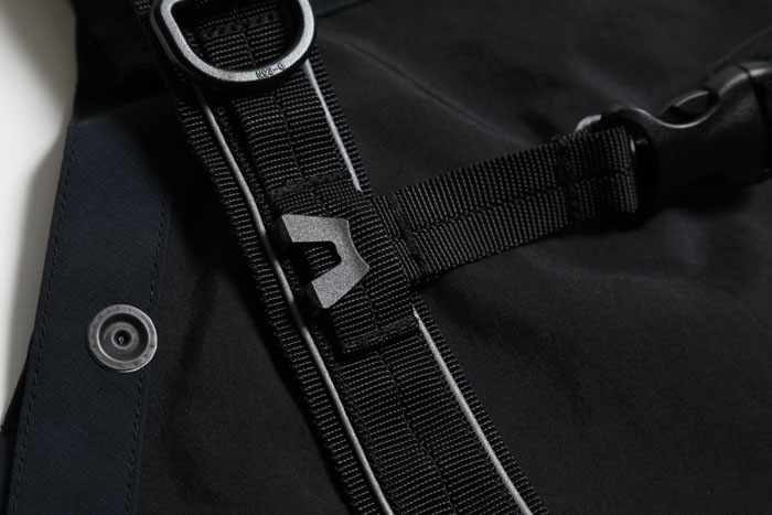 ON THE ROAD VEST