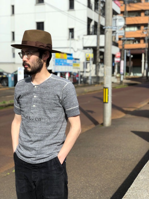 SUGAR VALLEY 22TH LTD OIL CO. PRINT LOOP WHEEL SHORT SLLEVE HENLEY