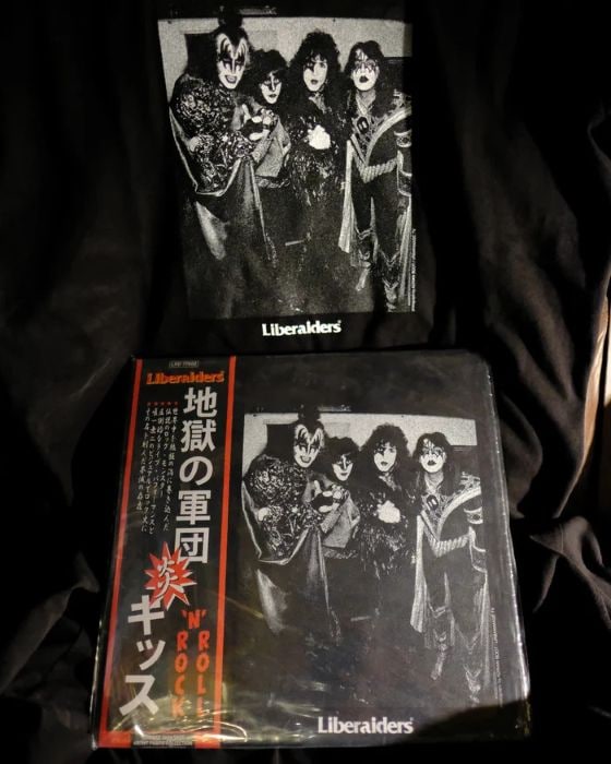 KISS TEE