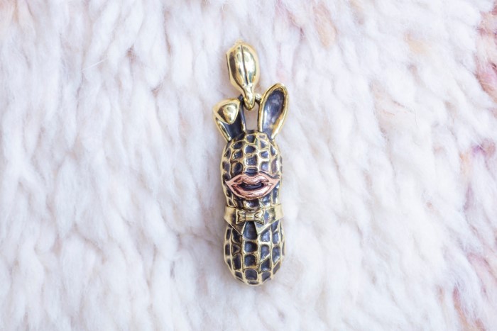 MEDIUM BUNNY PEANUTS