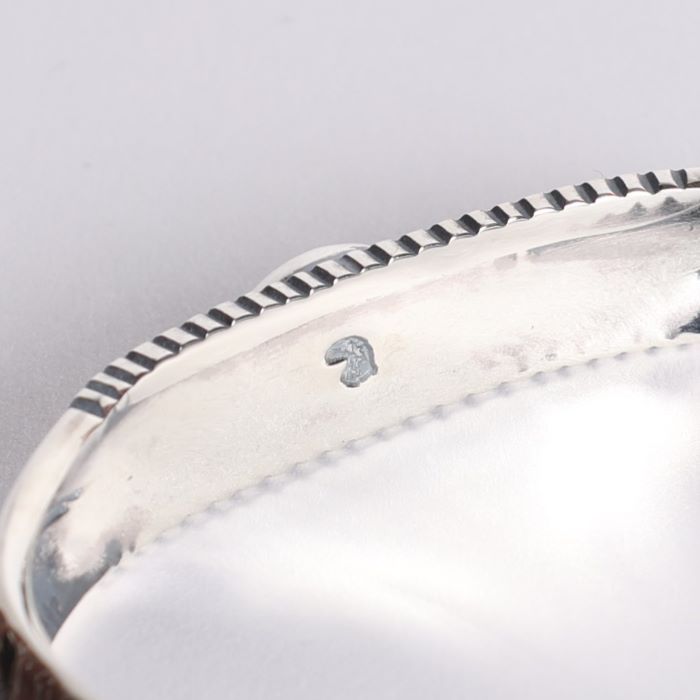 BR-0174 TRIANGLE REPOUSSE BANGLE CORAL