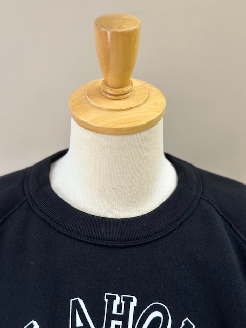 LOT1814 3.0 Binder Crew Neck Sweat Flocky Print Design Model