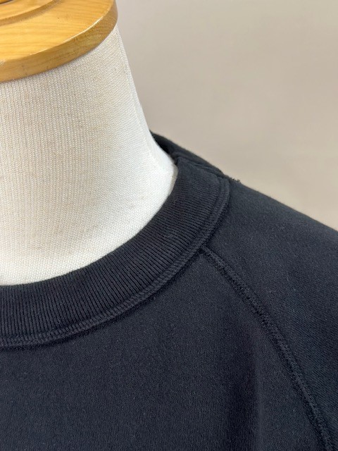 LOT1814 3.0 Binder Crew Neck Sweat Flocky Print Design Model