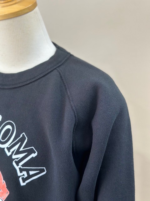 LOT1814 3.0 Binder Crew Neck Sweat Flocky Print Design Model