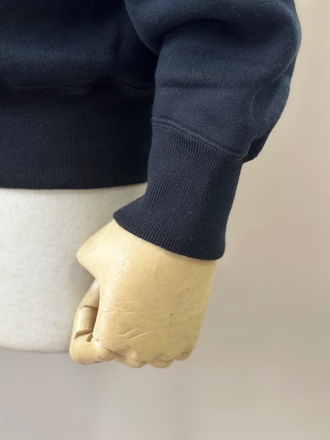 LOT1814 3.0 Binder Crew Neck Sweat Flocky Print Design Model