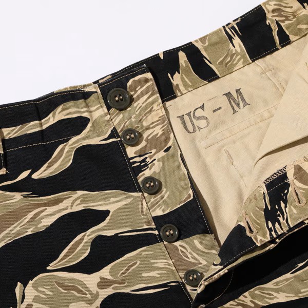 Lot No. BR51904 / GOLD TIGER PATTERNS SHORTS