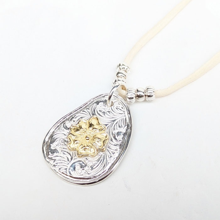 NL-0155 KARAKUSA ROSE PENDANT NECKLACE(18K GOLD ACCENT)